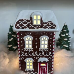 Holiday Gingerbread Townhouse